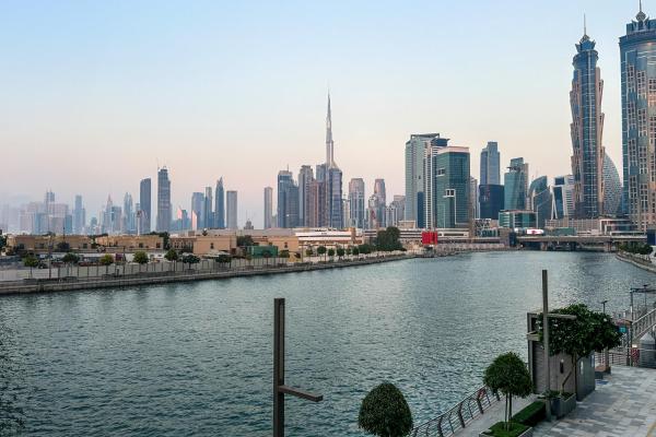 Na zdjęciu widoczny jest obiekt Serene 1BR Canalfront Living in Al Wasl położony w mieście Dubaj.
