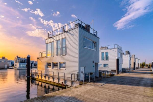 A la foto es mostra l'objecte Sea Breeze: Meerblick, Sauna, Dachterrasse, Bootsanleger situat a la ciutat de Olpenitz.