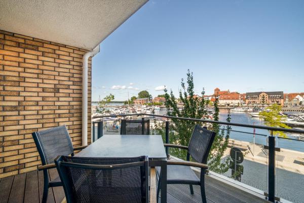 A la foto es mostra l'objecte Hafenblick - Wohnung in der Hafenresidenz mit Balkon & Wasserblick situat a la ciutat de Waren.