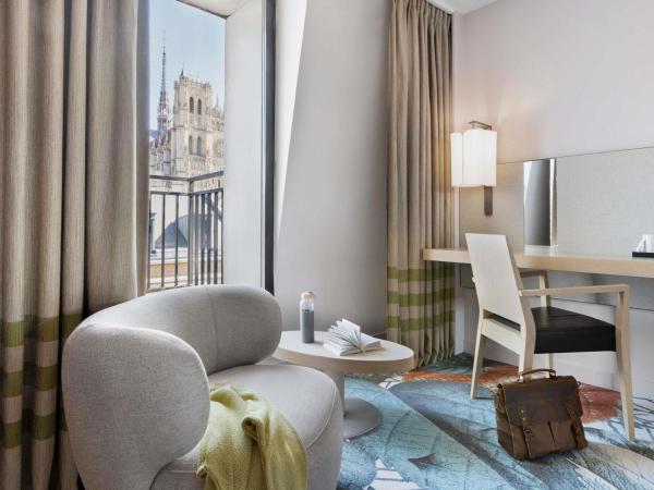 写真にはアミアン市にあるMercure Amiens Cathédraleが写っています。