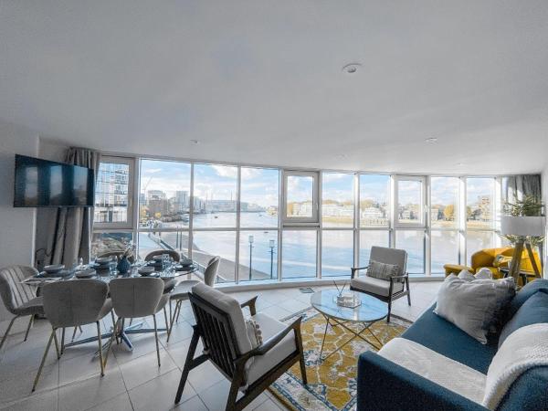 Luxury Riverside Retreat with Stunning Views, London