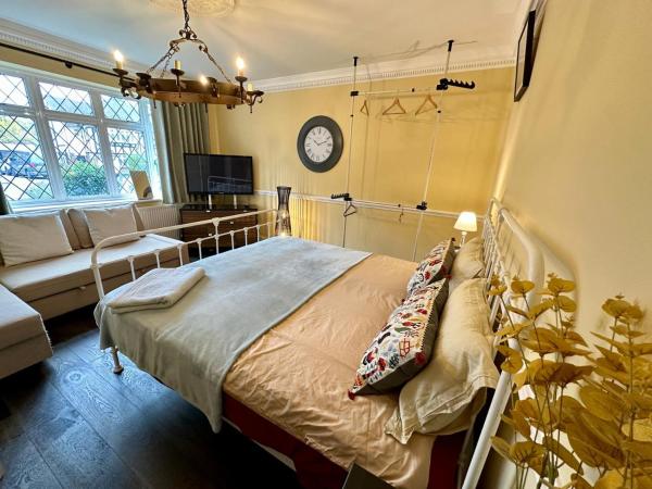 A la foto es mostra l'objecte STUNNING Character Home , Rustic Charm Meets Modern Living situat a la ciutat de Welling.