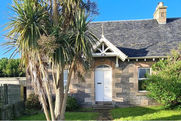 Auf dem Foto ist das Objekt 4 Bed Cottage Sleeps 6-Pet-Friendly-Private Garden in der Stadt Drumlemble zu sehen.