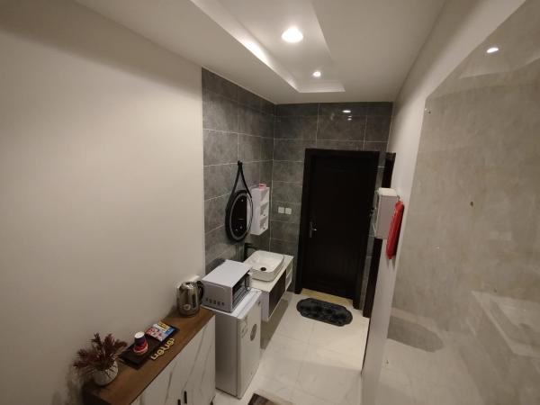 A la foto es mostra l'objecte Salam Apartments 4 A spacious bedroom apartment and bathroom C-4 situat a la ciutat de Jiddah.