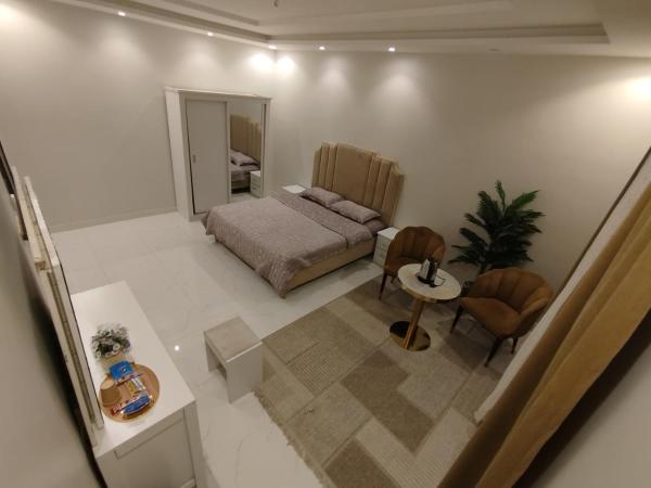 A la foto es mostra l'objecte Salam Apartments 5 Spacious bedroom, bathroom and outdoor patio C-5 situat a la ciutat de Jiddah.