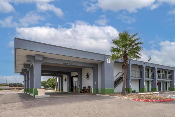 På billedet ses objektet SureStay Studio by Best Western Victoria beliggende i byen Victoria.