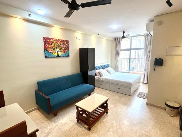 Auf dem Foto ist das Objekt Picturesque LakeView Studio Apartment Hiranandani Estate Thane in der Stadt Thane zu sehen.