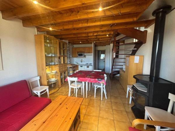 På billedet ses objektet Duplex T4 avec parking et balcon aux Angles - FR-1-593-16 beliggende i byen Les Angles.