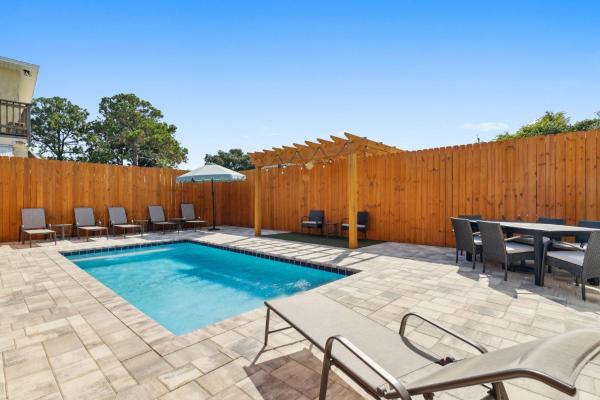 På billedet ses objektet Grand Retreat II: 4BR, 5BA, sleeps 15 Private pool Your perfect escape! beliggende i byen Sunnyside.