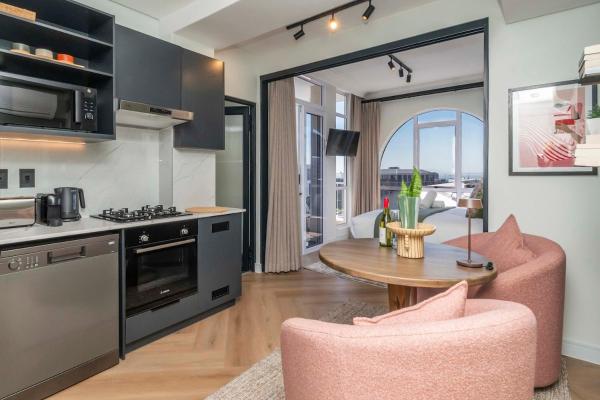 Foto 3: Studio with Signal Hill & Ocean Views