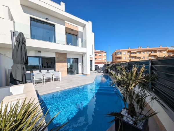 En la foto se muestra el objeto New build corner Villa with Jacuzzi ubicado en la ciudad de Lo Bigo.