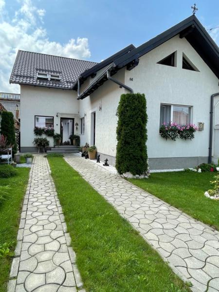 Na fotografii je vidět objekt Your Home nacházející se ve městě Zărneşti.