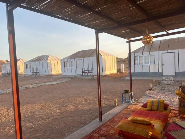 På bildet vises objektet farah desert camp som ligger i byen Kasr Bounou.