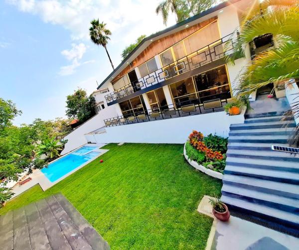 Na fotografii je vidět objekt Espectacular casa con jardín y alberca privada nacházející se ve městě Cuernavaca.
