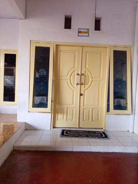 Op de foto is het object Homestay te zien, gelegen in de stad Ketapang.