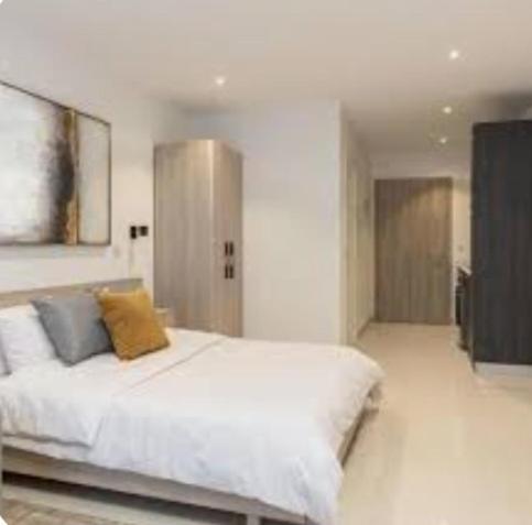 Unit with bed in Busy Osu photo 5