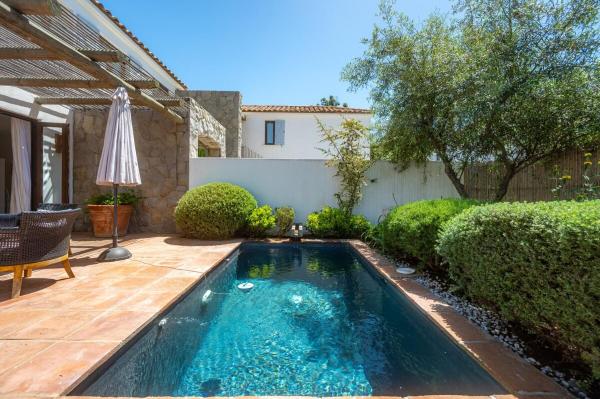 A la foto es mostra l'objecte Charming house in the center of Zapallar situat a la ciutat de Isla Liles.