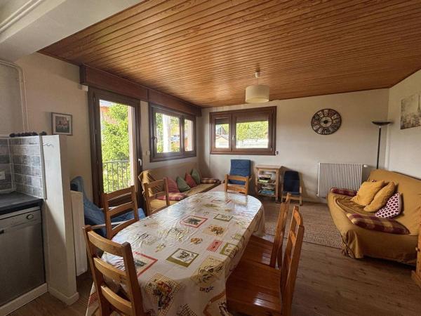 På billedet ses objektet Appartement T4 Centre-ville avec balcon, cuisine équipée, TV, lave-vaisselle et lave-linge - FR-1-593-21 beliggende i byen Les Angles.
