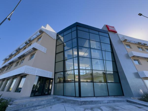 写真にはAldao市にあるIbis Puerto General San Martinが写っています。