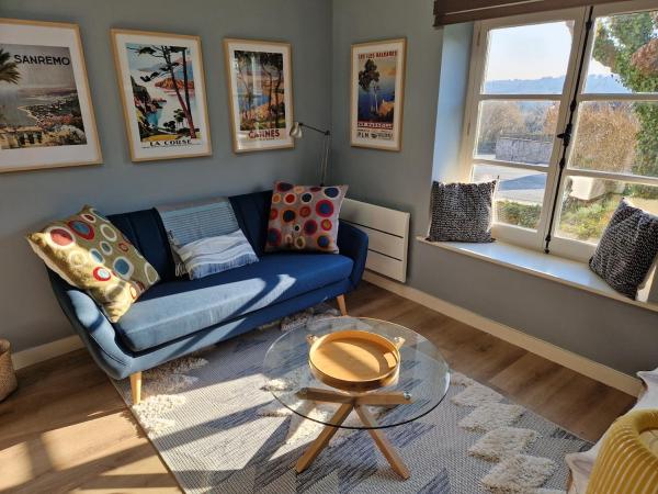 På billedet ses objektet Cozy small house beliggende i byen Le Chalard.