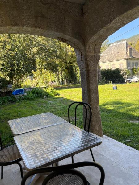 A la foto es mostra l'objecte Saures situat a la ciutat de Golinhac.