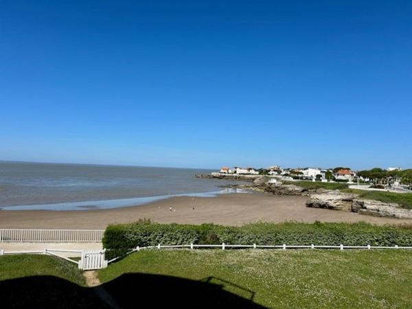 A la foto es mostra l'objecte Appartement moderne à Royan avec vue sur l'océan - FR-1-494-217 situat a la ciutat de Royan.