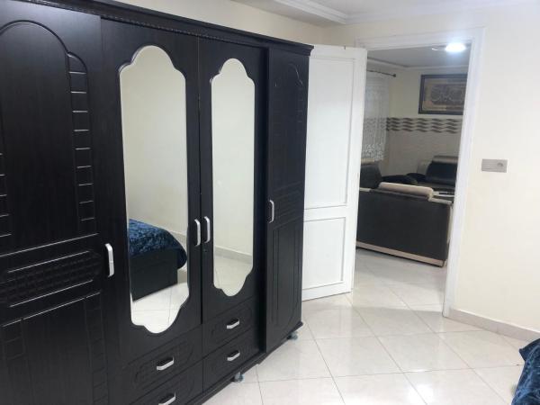A la foto es mostra l'objecte شقة للكراء اليومي situat a la ciutat de Segangane.
