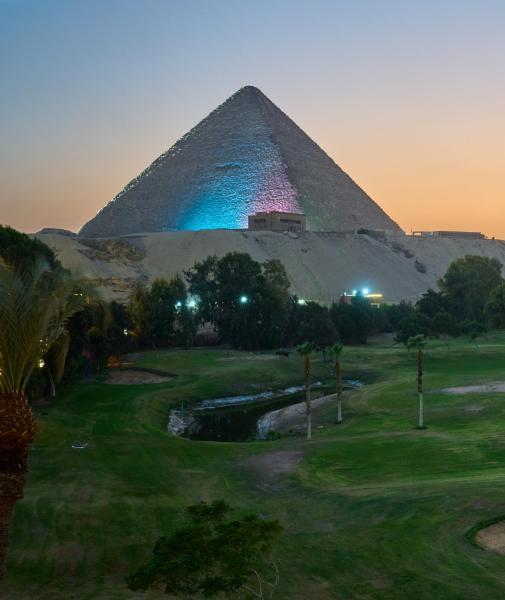 A la foto es mostra l'objecte Beit Khufu Pyramid Hotel situat a la ciutat de El Caire.