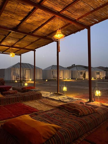 På bildet vises objektet farah desert camp som ligger i byen Kasr Bounou.