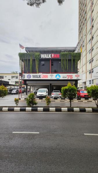 A la foto es mostra l'objecte Walk Inn situat a la ciutat de Miri.
