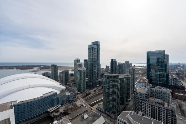 Na fotografii je vidět objekt 3BR Skyline Condo - By CN Tower & MTCC & Free Parking nacházející se ve městě Toronto.