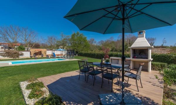 På billedet ses objektet Villa Perhat beliggende i byen Višnjan.