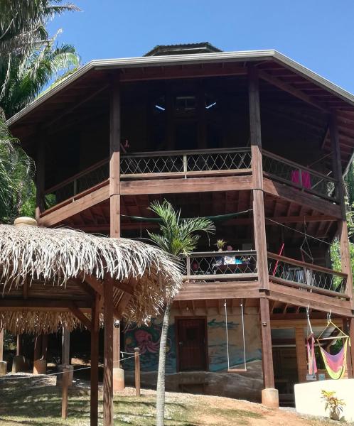 Runaway Pineapple Lodge - Honduras