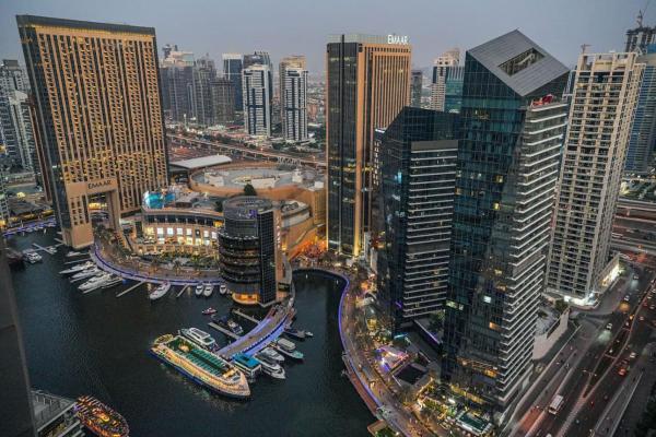A la foto es mostra l'objecte Al Sahab 4202 situat a la ciutat de Dubai.