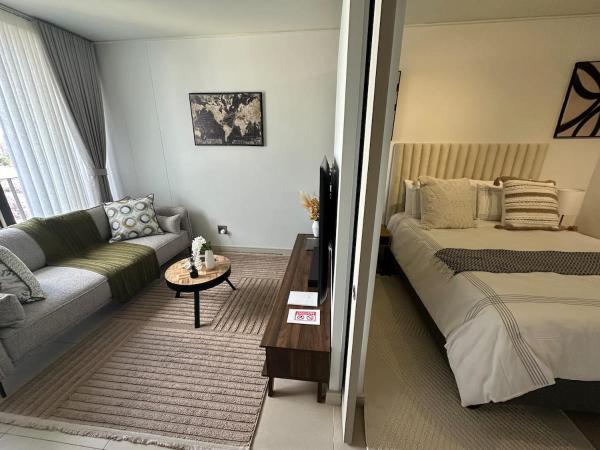 The photo shows the Traveler's Comfort located in the city of Westlands.