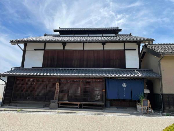 A la foto es mostra l'objecte まるごと situat a la ciutat de Ōhinata.