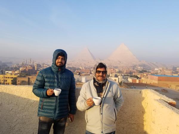 Na fotografii je vidět objekt Hany pyramids view nacházející se ve městě Káhira.
