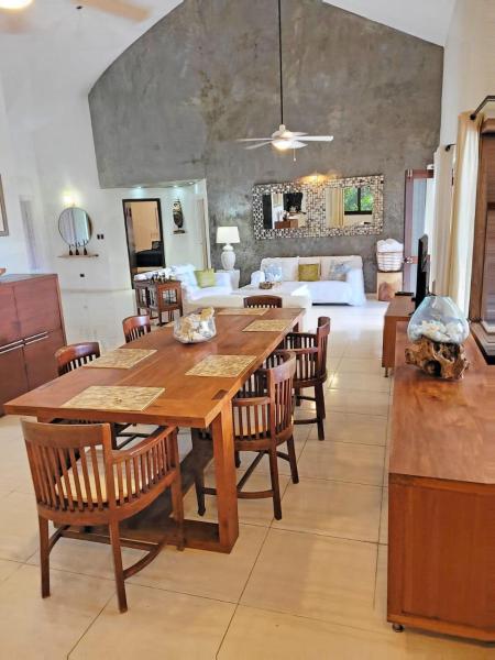 På billedet ses objektet Villa Bali beliggende i byen Paraíso.