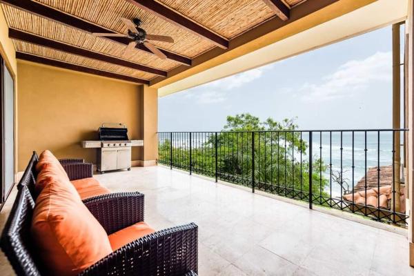 Billede 2: Beachfront, Sunset, & Ocean Views With Gas Grill