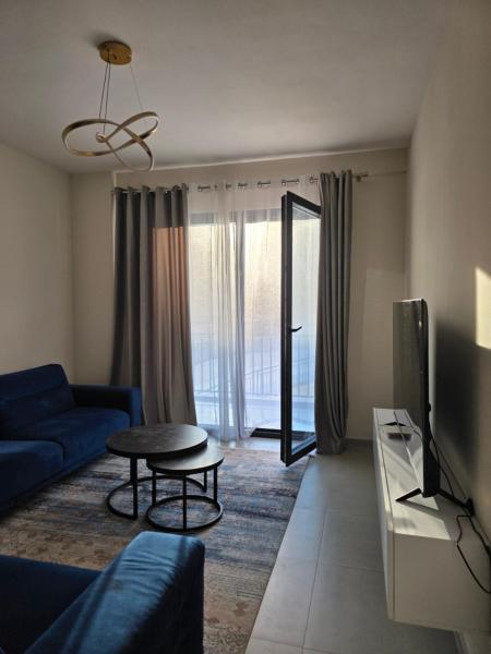 Op de foto is het object Mira Apartment te zien, gelegen in de stad Selita e Vogël.