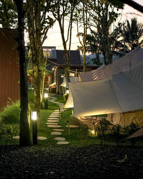 Na fotografii je vidět objekt PukuPods - Tent & Cabin nacházející se ve městě Tabanan.