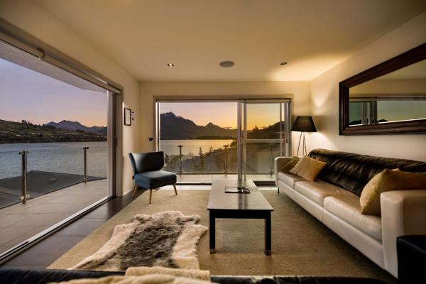 Lakefront Penthouse Apartment With Panoramic View - Queenstown
