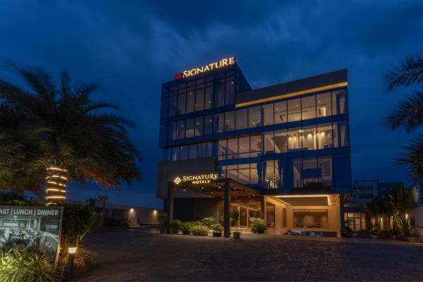 A la foto es mostra l'objecte Signature Hotels situat a la ciutat de Sabbavaram.
