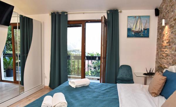 På billedet ses objektet Aky apartment beliggende i byen Škaljari.