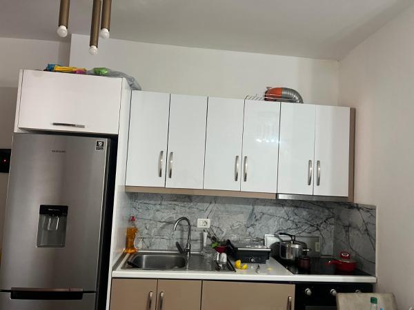 A la foto es mostra l'objecte Anest Aparatament situat a la ciutat de Himare.