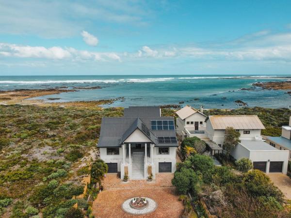 Op de foto is het object Raasklippe Beach Villa Southernmost Tip of Africa te zien, gelegen in de stad Suiderstrand.