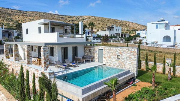 A la foto es mostra l'objecte Villa Zaneta with swimming pool situat a la ciutat de Prodromos Paros.