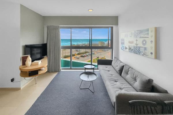 A la foto es mostra l'objecte Okeanos Sea Loft situat a la ciutat de Gelilot.