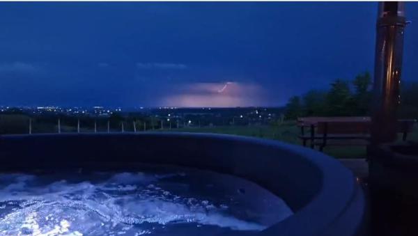 Na foto é possível ver o objeto Odiseea Zen localizado na cidade de Berca.