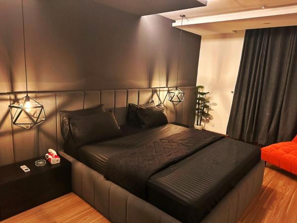 Three bedroom Suite Gold crest Mall, Lahore